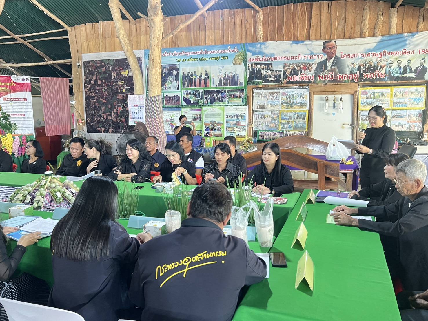 title - ปฏิรูปที่ดินจังหวัดเพชรบุรี พร้อมด้วย เจ้าหน้าที่ ส.ป.ก.เพชรบุรี ร่วมต้อนรับคณะกรรมการตัดสินการประกวดวิสาหกิจชุมชนดีเด่นระดับจังหวัด ปี 2569 และสนับสนุนข้อมูลการพัฒนา วิสาหกิจชุมชนสหพันธ์เกษตรกรเพชรน้ำหนึ่ง